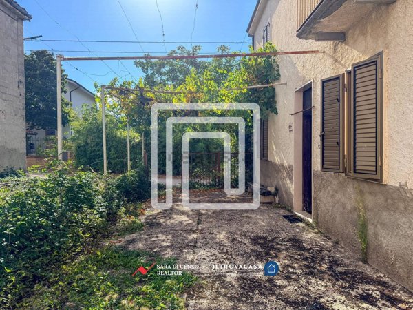 casa indipendente in vendita ad Introdacqua in zona Santa Maria Frascati