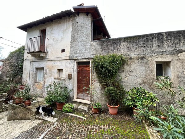 casa indipendente in vendita ad Introdacqua in zona Santa Maria Frascati