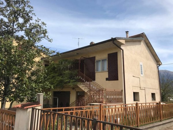 casa indipendente in vendita ad Introdacqua in zona Santa Maria Frascati