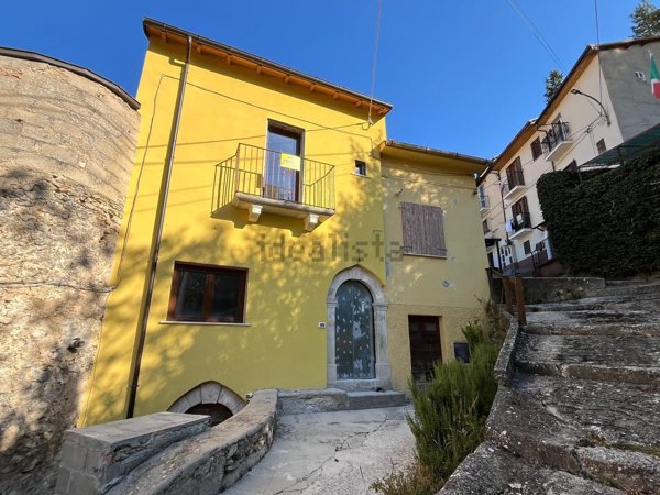 casa indipendente in vendita ad Introdacqua in zona Santa Maria Frascati