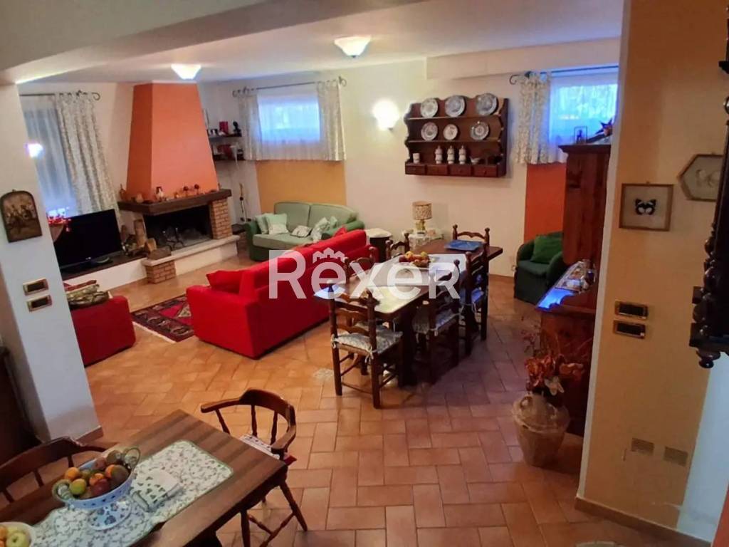 casa indipendente in vendita ad Introdacqua in zona Cantone