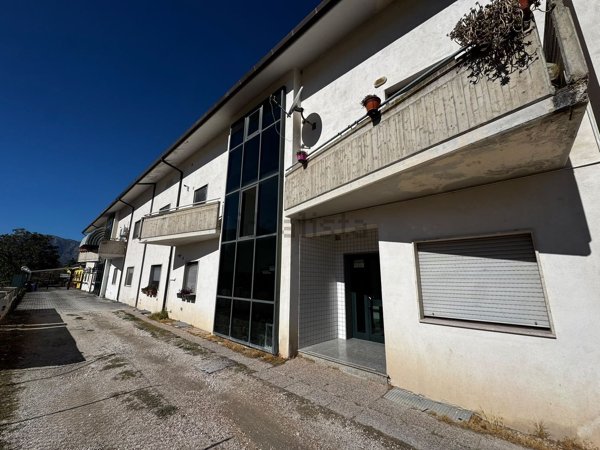 appartamento in vendita ad Introdacqua in zona Cantone
