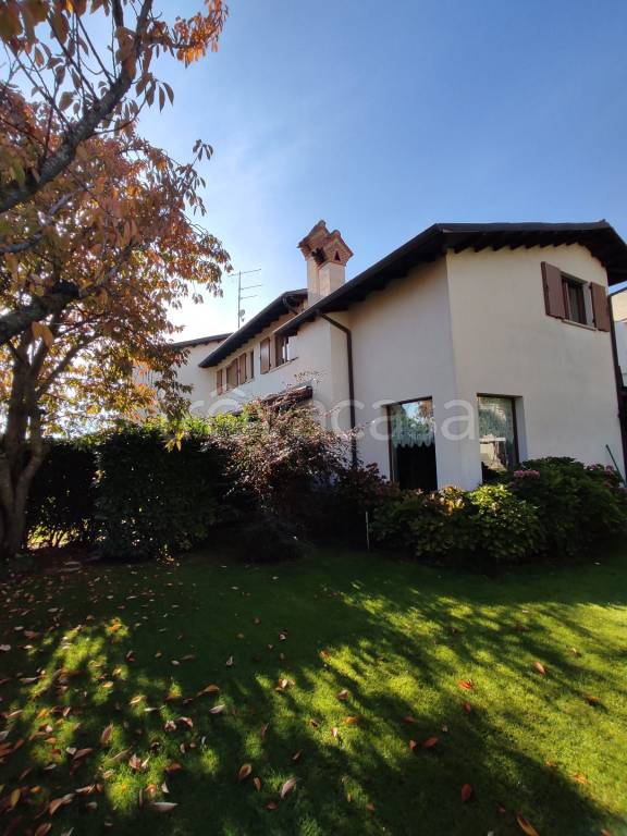 casa indipendente in vendita a L'Aquila in zona Pianola