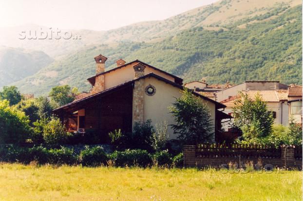 casa indipendente in vendita a L'Aquila
