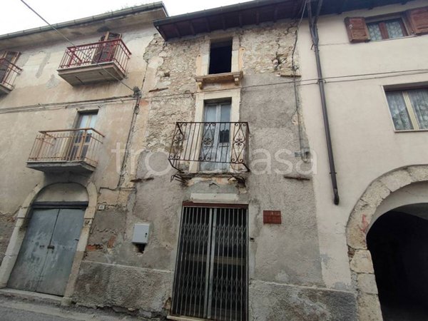 casa indipendente in vendita a L'Aquila in zona Sassa