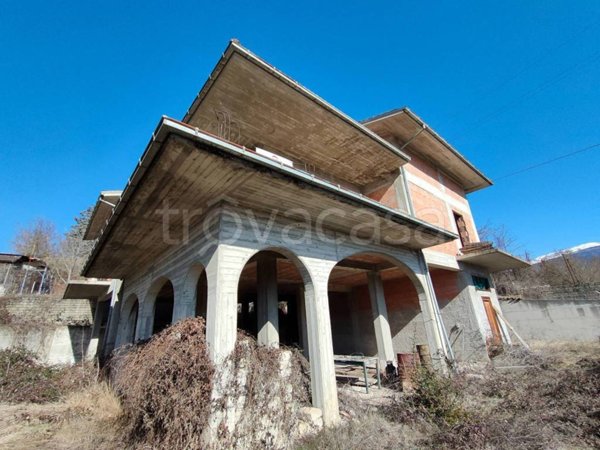 casa indipendente in vendita a L'Aquila in zona Cansatessa