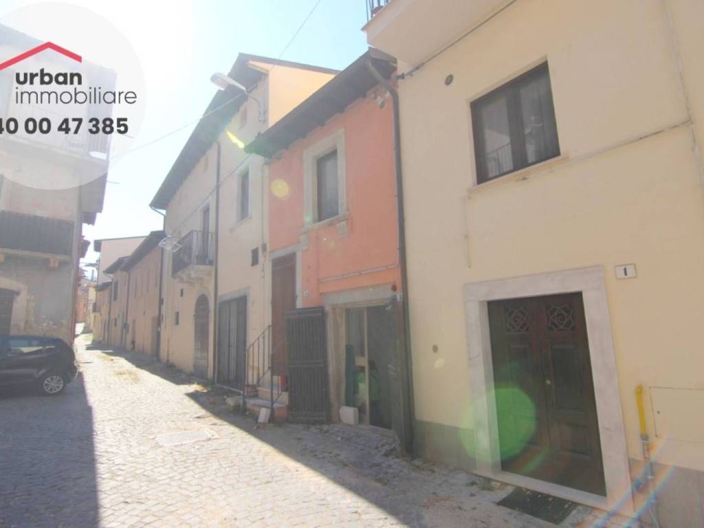 negozio in vendita a L'Aquila in zona Paganica