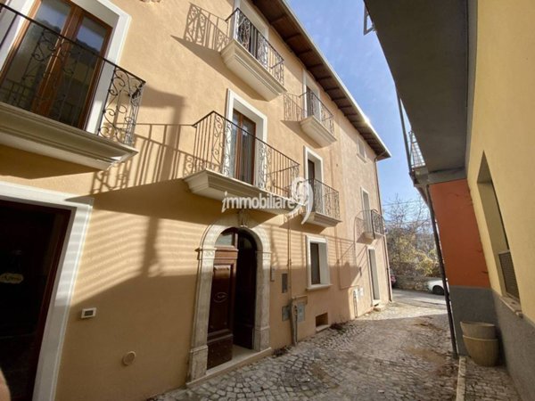 casa indipendente in vendita a L'Aquila in zona Paganica