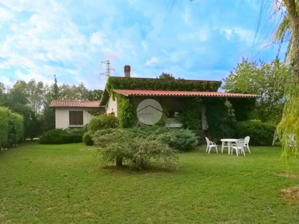 casa indipendente in vendita a L'Aquila in zona Onna