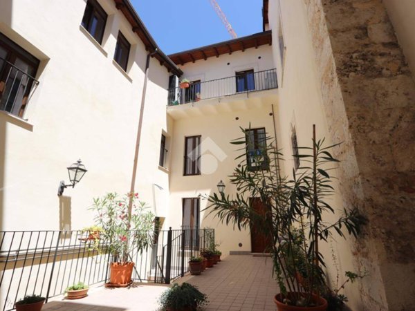 intera palazzina in vendita a L'Aquila in zona Centro Città