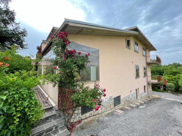 casa indipendente in vendita a L'Aquila in zona Genzano