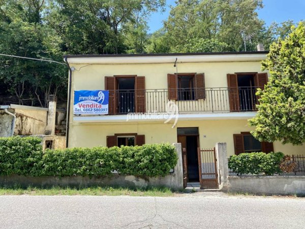 casa indipendente in vendita a L'Aquila in zona Monticchio/frazione Bagno