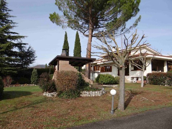casa indipendente in vendita a L'Aquila in zona Paganica