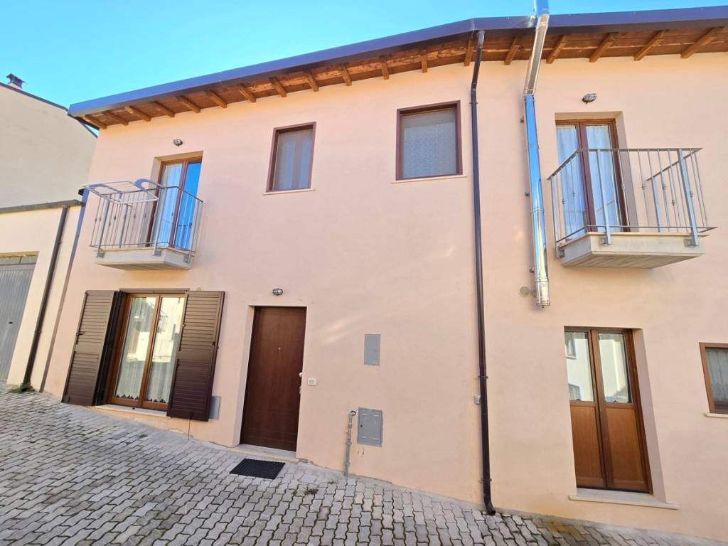 casa indipendente in vendita a L'Aquila in zona Sant'Elia