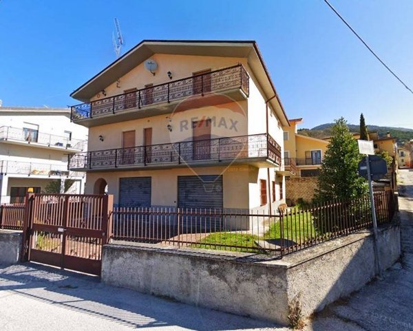 casa indipendente in vendita a L'Aquila in zona Assergi
