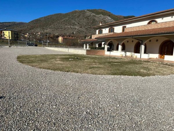 negozio in vendita a L'Aquila in zona Preturo