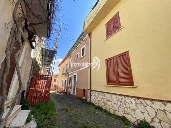 casa indipendente in vendita a L'Aquila in zona Monticchio/frazione Bagno