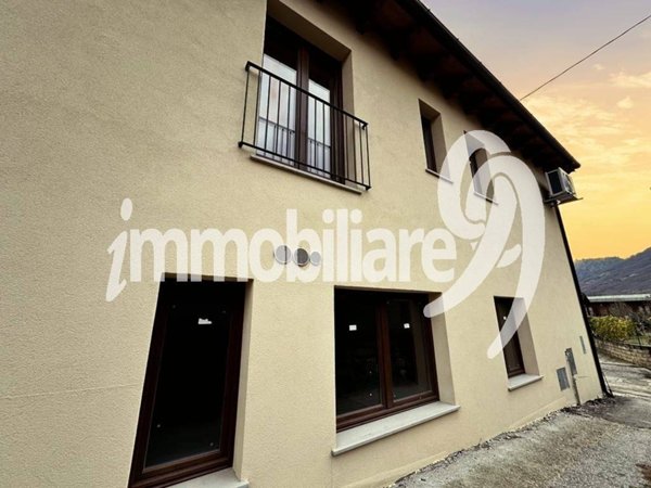 casa indipendente in vendita a L'Aquila in zona Roio Piano