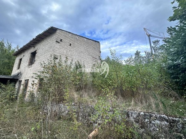 casa indipendente in vendita a L'Aquila in zona Arischia