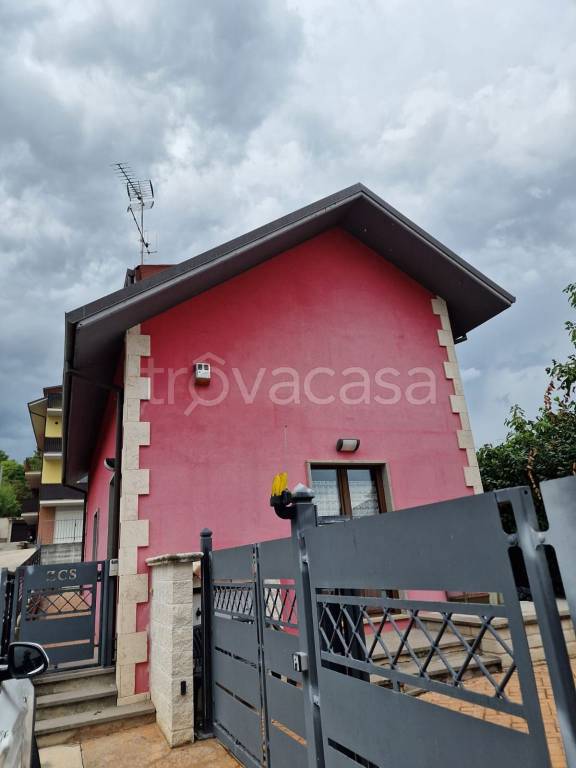 casa indipendente in vendita a L'Aquila in zona Preturo