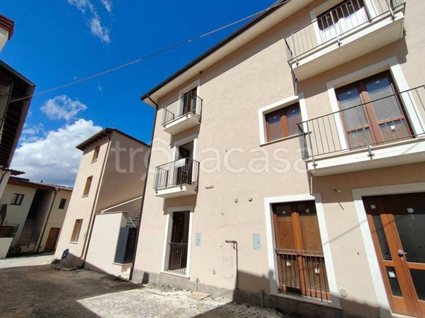 casa indipendente in vendita a L'Aquila