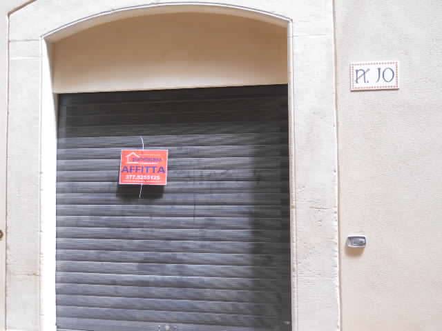 negozio in vendita a L'Aquila in zona Centro Città