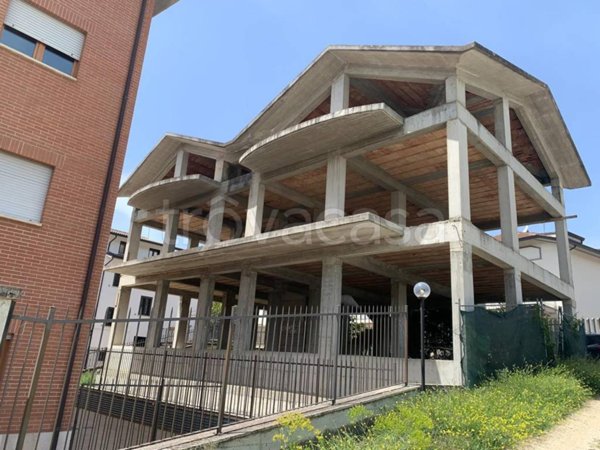 casa indipendente in vendita a L'Aquila in zona Torrione