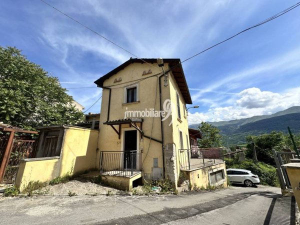 intera palazzina in vendita a L'Aquila in zona Sant'Elia