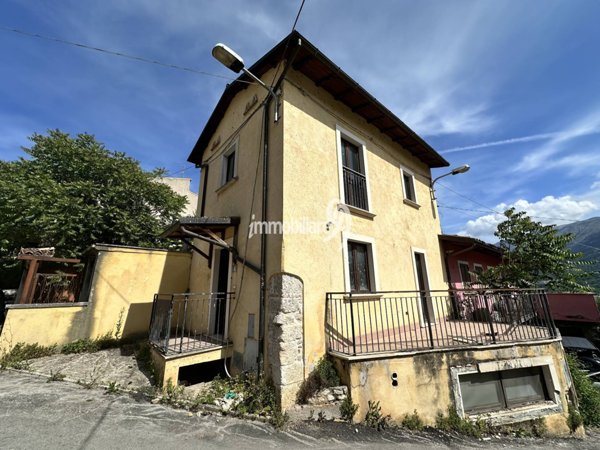 intera palazzina in vendita a L'Aquila in zona Sant'Elia