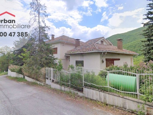 casa indipendente in vendita a L'Aquila in zona Preturo