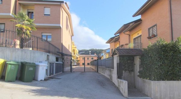 casa indipendente in vendita a L'Aquila in zona Torrione