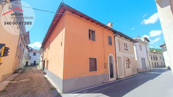 casa indipendente in vendita a L'Aquila in zona Sassa