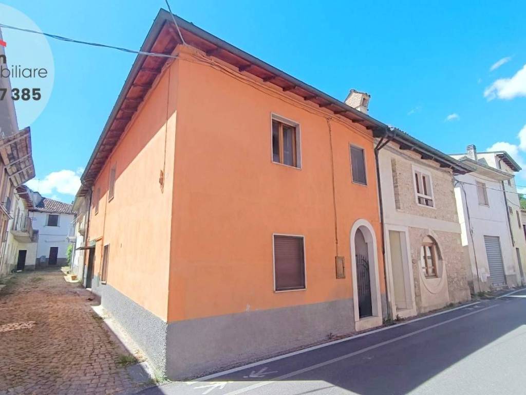 casa indipendente in vendita a L'Aquila in zona Sassa