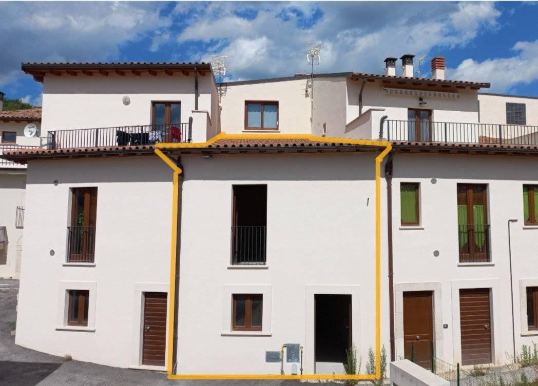 casa indipendente in vendita a L'Aquila in zona Paganica