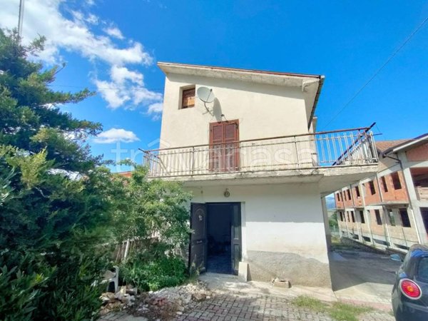 casa indipendente in vendita a L'Aquila in zona Pianola