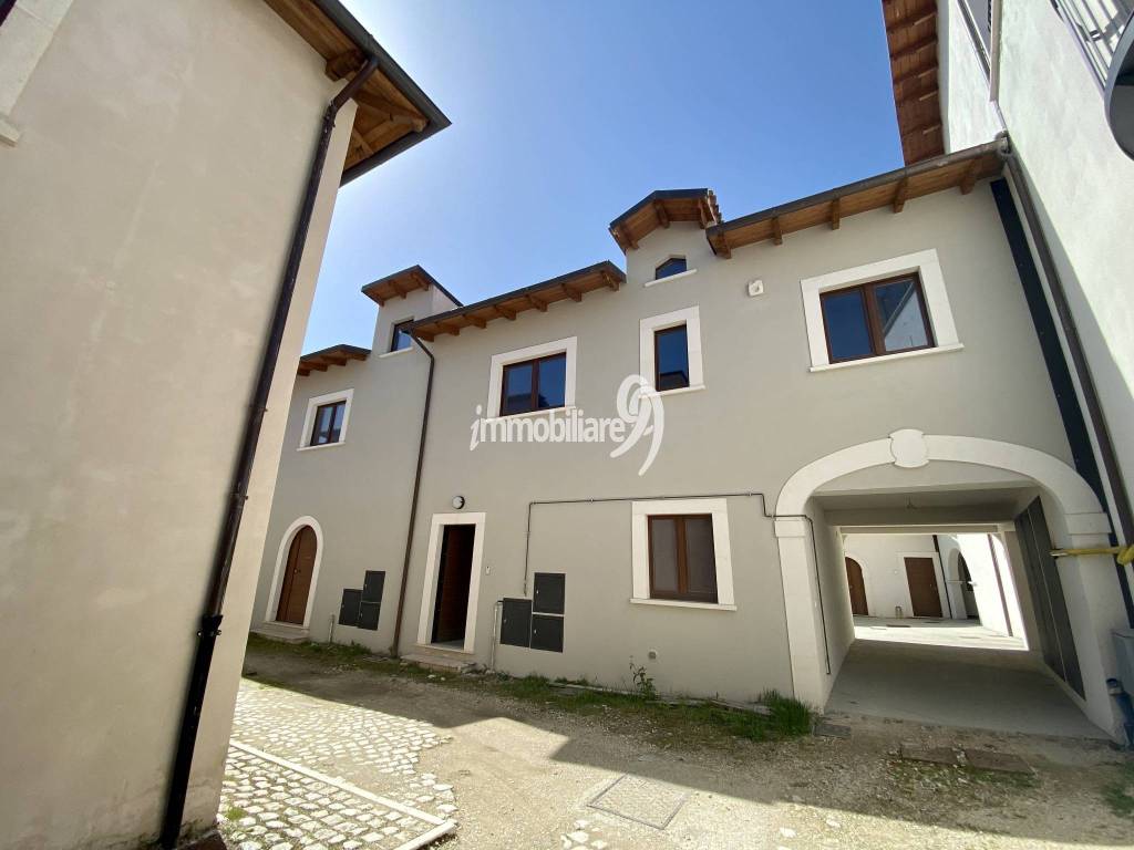 casa indipendente in vendita a L'Aquila in zona Monticchio/frazione Bagno