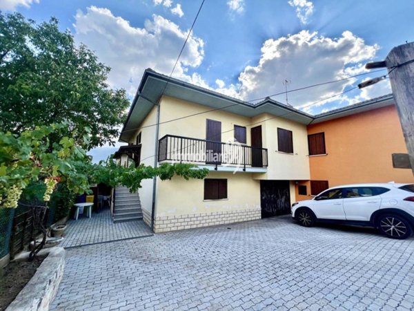 casa indipendente in vendita a L'Aquila in zona Sant'Elia