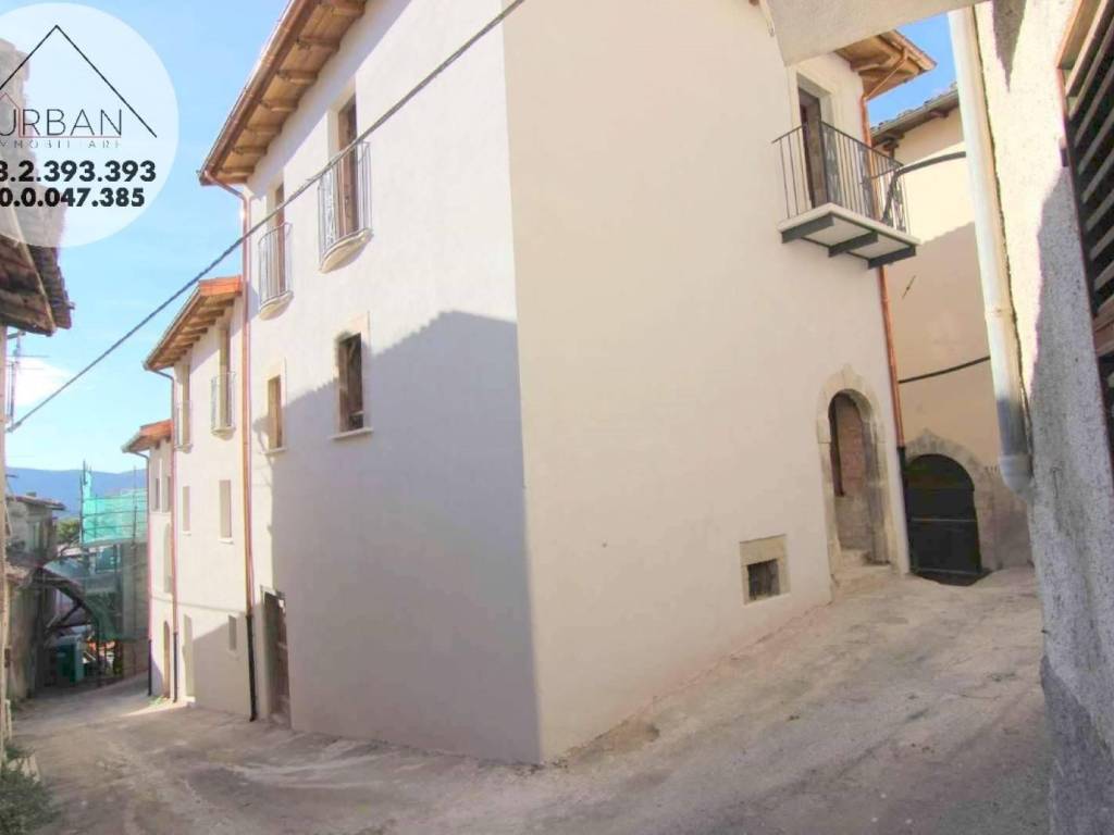casa indipendente in vendita a L'Aquila in zona Paganica