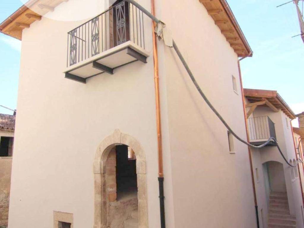casa indipendente in vendita a L'Aquila in zona Paganica