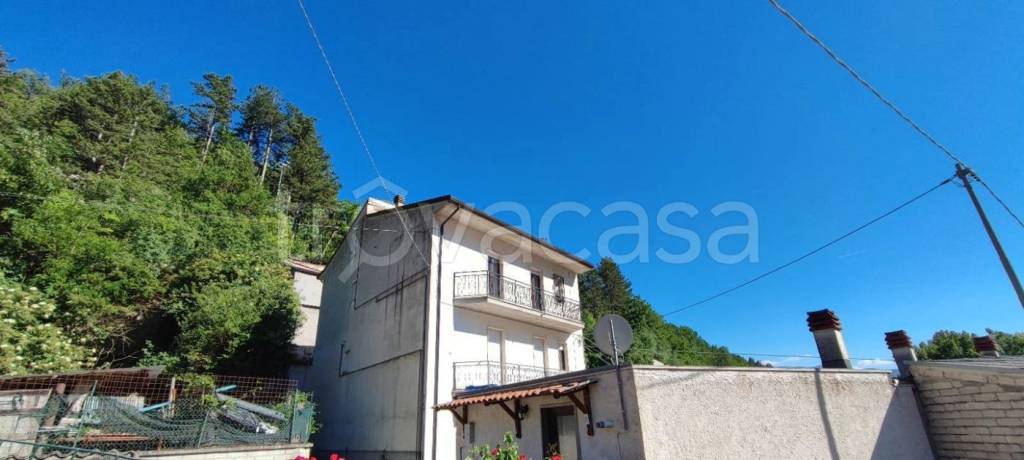 appartamento in vendita a L'Aquila in zona Assergi