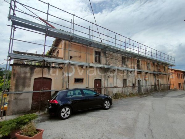 casa indipendente in vendita a L'Aquila in zona San Sisto