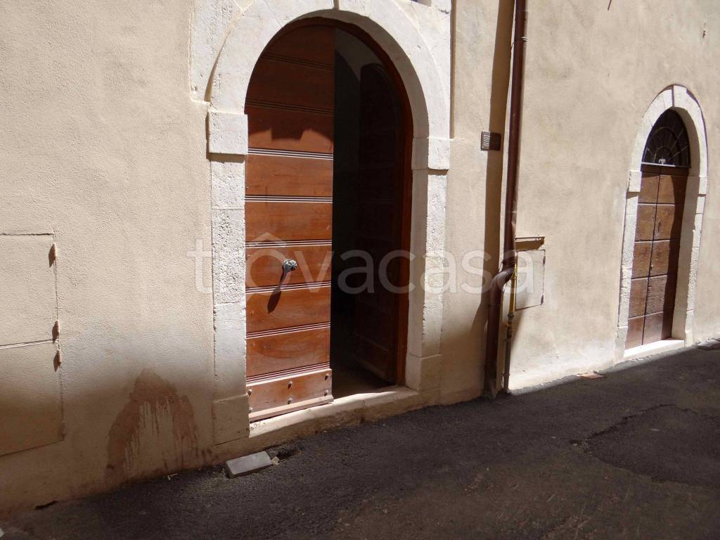 trivano in vendita a L'Aquila in zona Centro Città