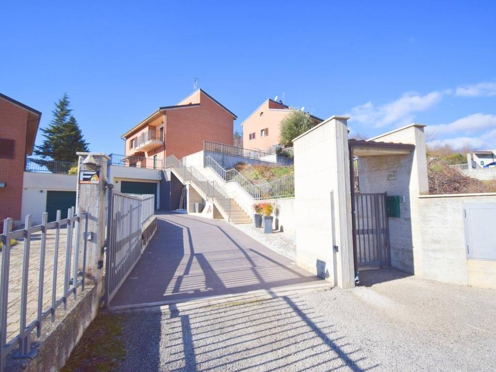 casa indipendente in vendita a L'Aquila in zona Sant'Elia