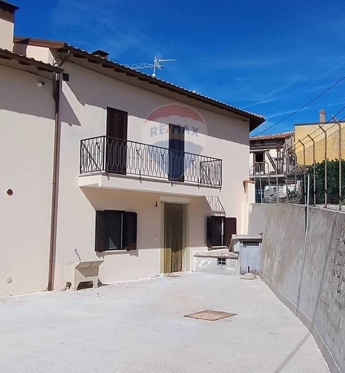 casa indipendente in vendita a L'Aquila in zona Colle di Roio
