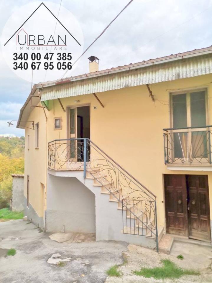 casa indipendente in vendita a L'Aquila in zona Sassa