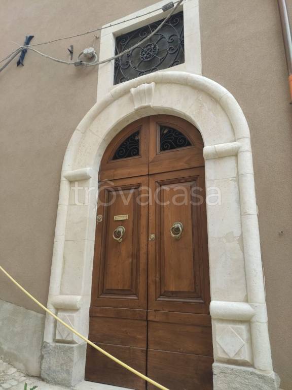casa indipendente in vendita a L'Aquila in zona Centro Città