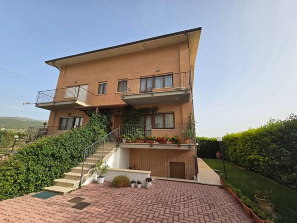casa indipendente in vendita a L'Aquila in zona Paganica