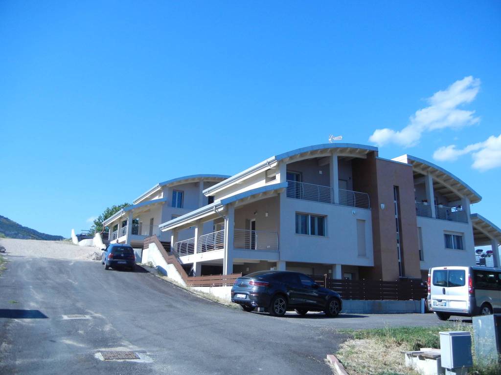 casa indipendente in vendita a L'Aquila in zona Genzano
