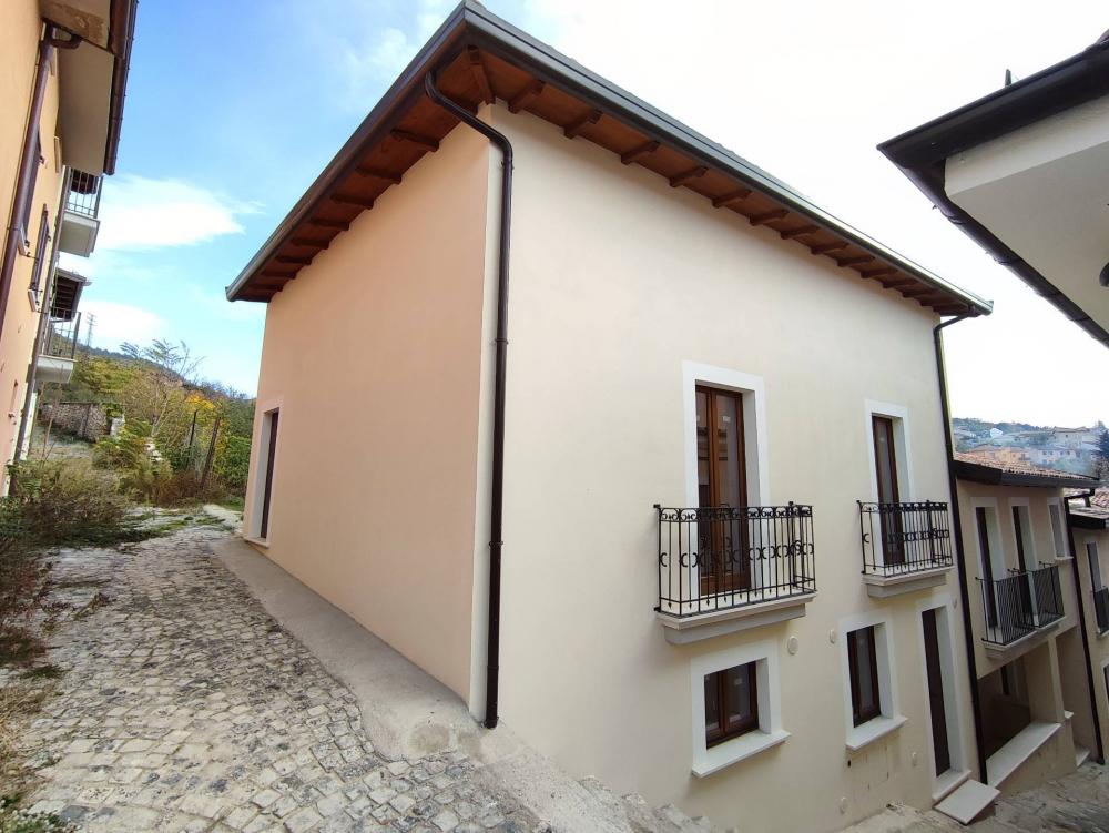 casa indipendente in vendita a L'Aquila in zona Paganica