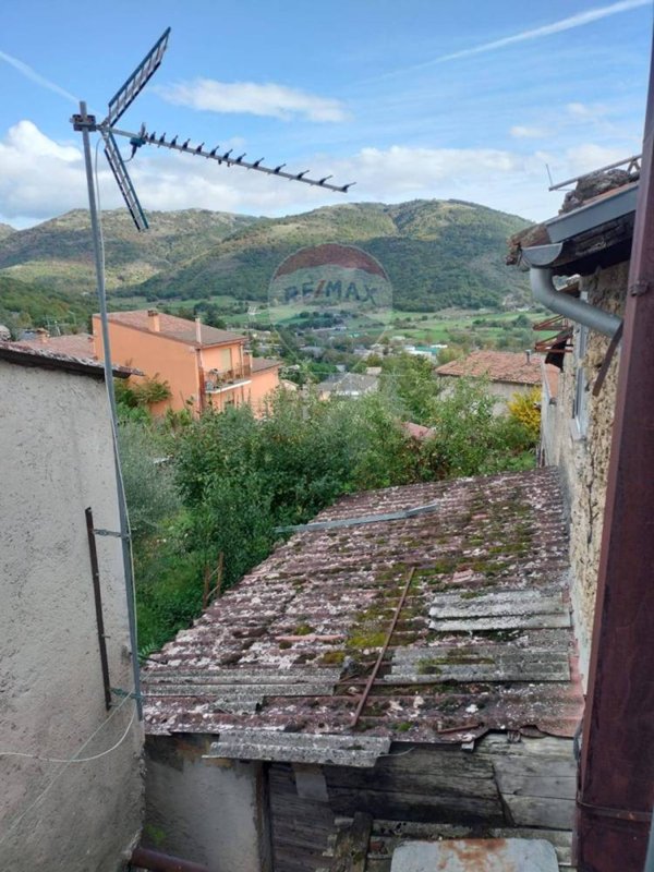 casa indipendente in vendita a L'Aquila in zona Arischia